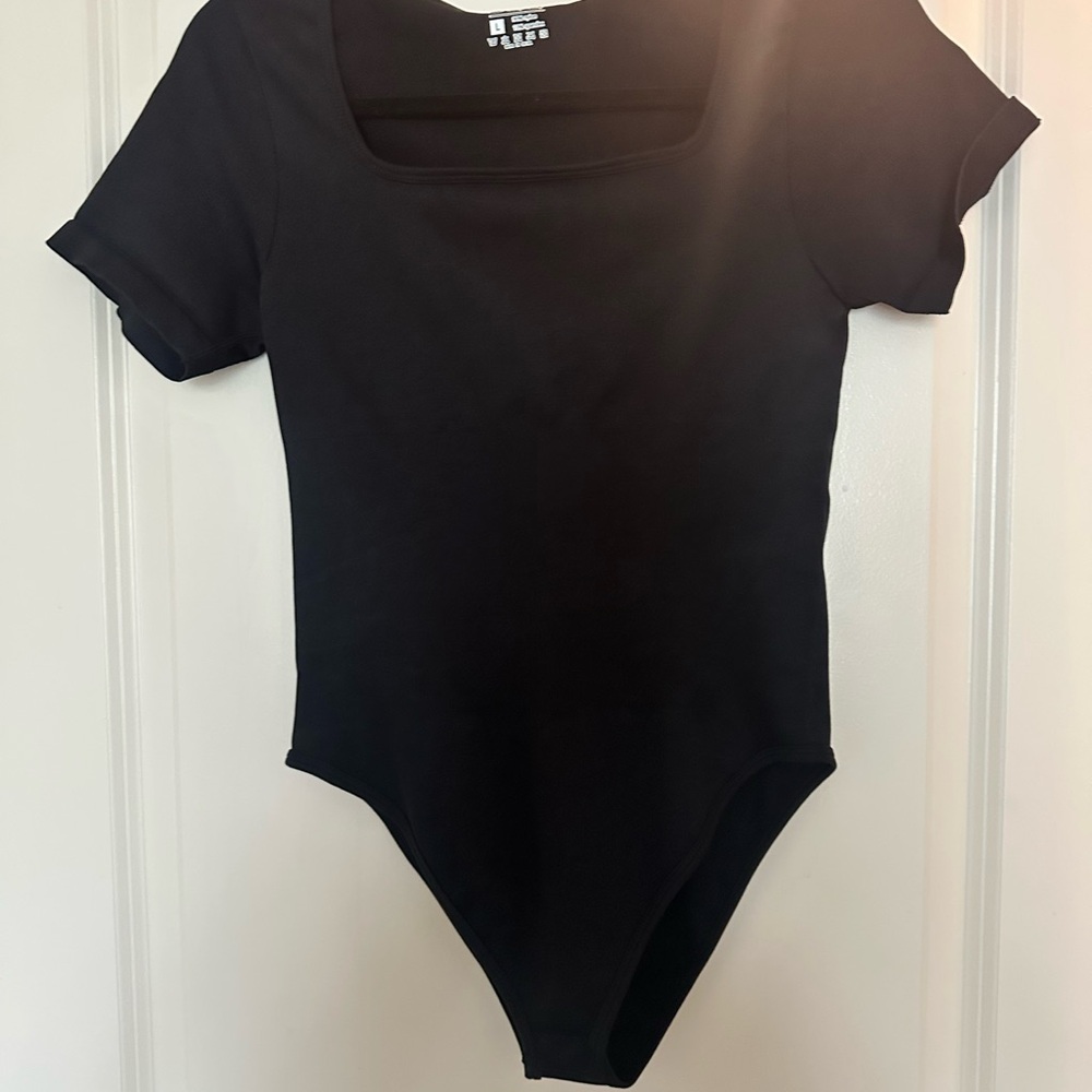 Multi pack short sleeve bodysuits.